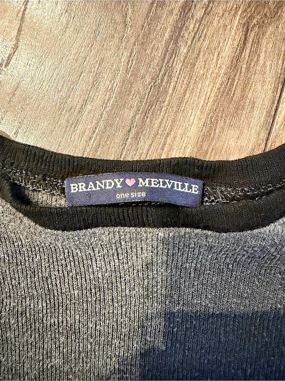 ๐ฉถ Brandy Melville Grey Ribbed Ringer Baby Tee OS - Picture 3 of 4